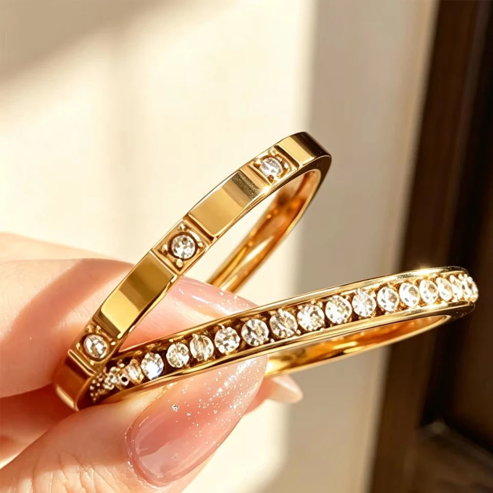 Yupsk 2 Stück/Set Modischer 316 L Edelstahl Pavé Micro Zirkon Ring für Frauen Mädchen Goldene Ringe Set Party Schmuck Geschenk