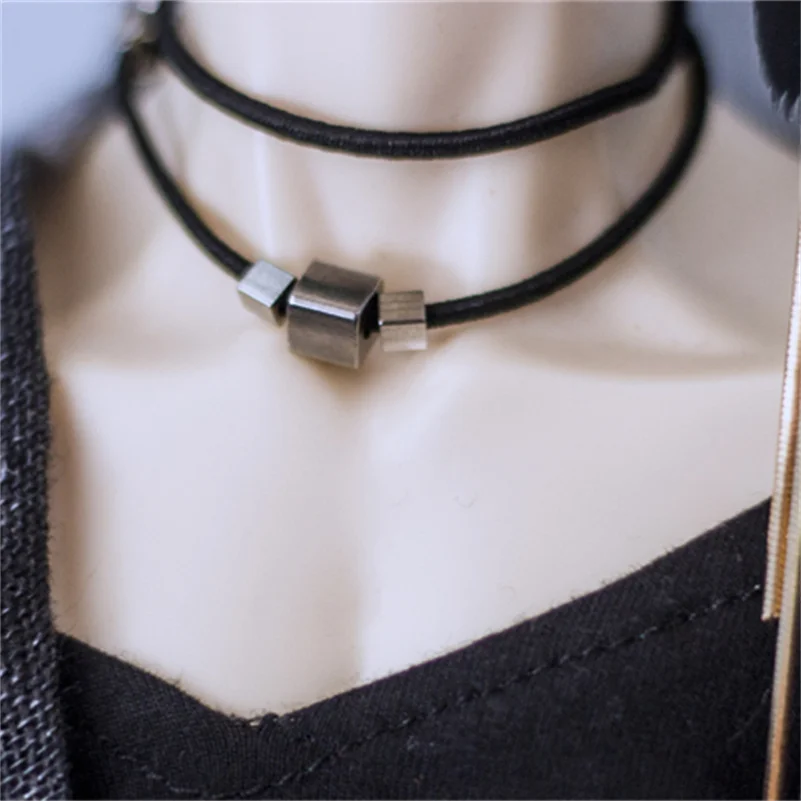 

BJD doll accessories are suitable for 1/3 1/4 MSD Uncle size fashionable black metal square black necklace doll is special