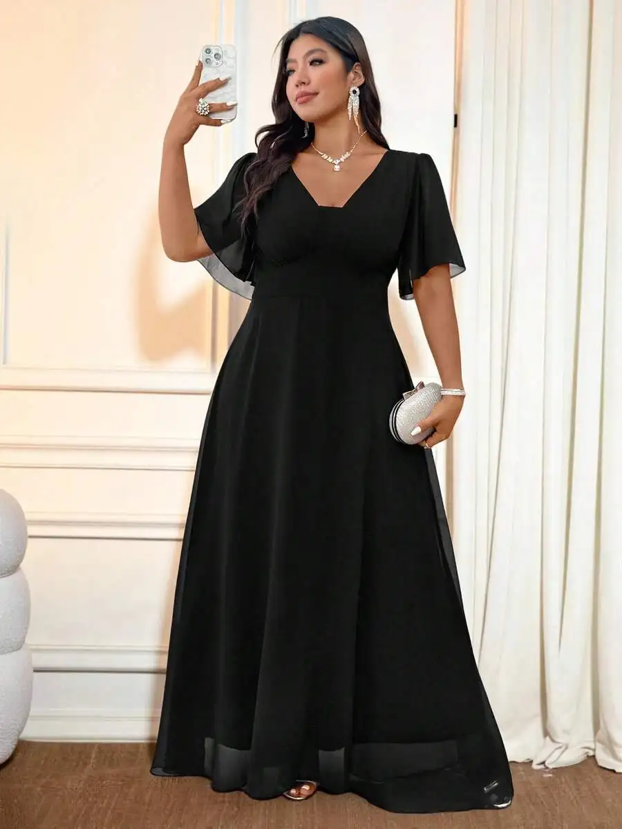 

Черное шифоновое макси-платье с V-образным вырезом, расклешенными рукавами и сборками на талии