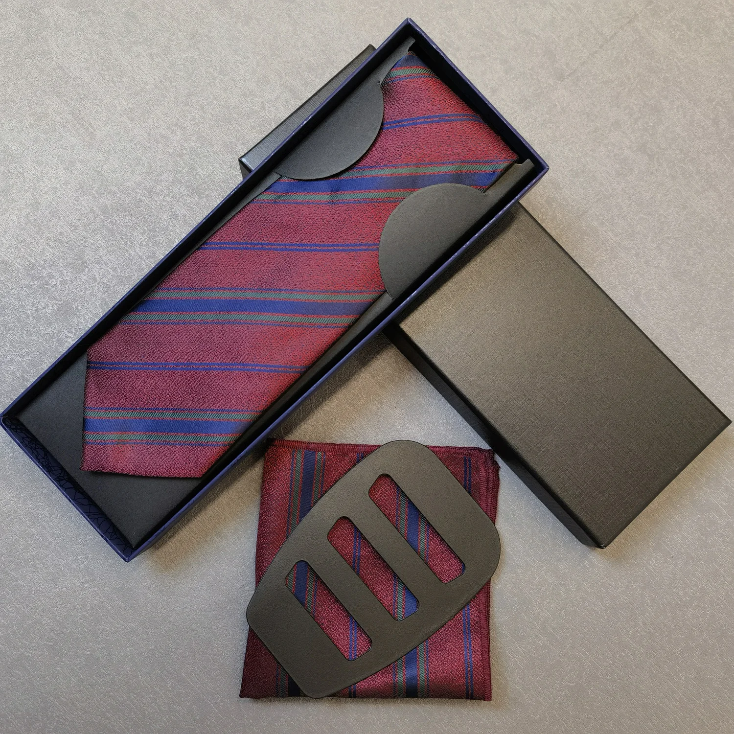 ชุดเนคไทแฟชั่นสำหรับสุภาพบุรุษรุ่นใหม่ล่าสุดปี 2025 พร้อมกล่อง ลายแจ็คการ์ดเรขาคณิตสไตล์เรโทร ลายทาง เนคไทผู้ชายสำหรับธุรกิจและงานพิธีการ