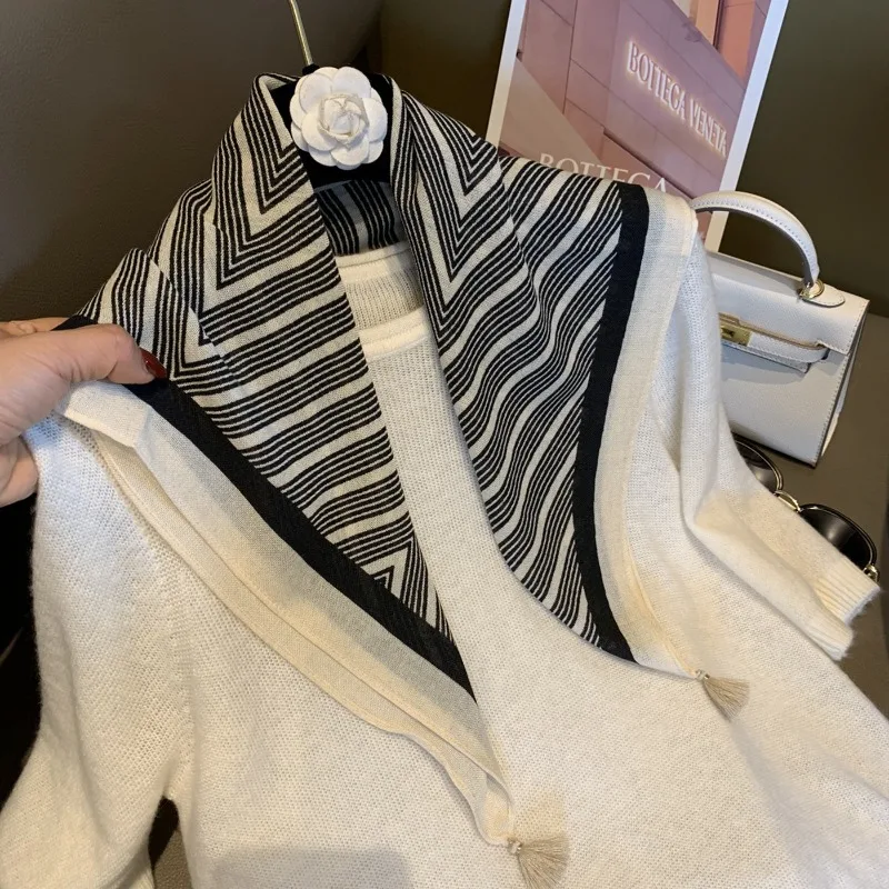 

Autumn retro vibe 70cm square scarf women Korean style minimalist versatile silk neckerchief waistband accessory square scarf