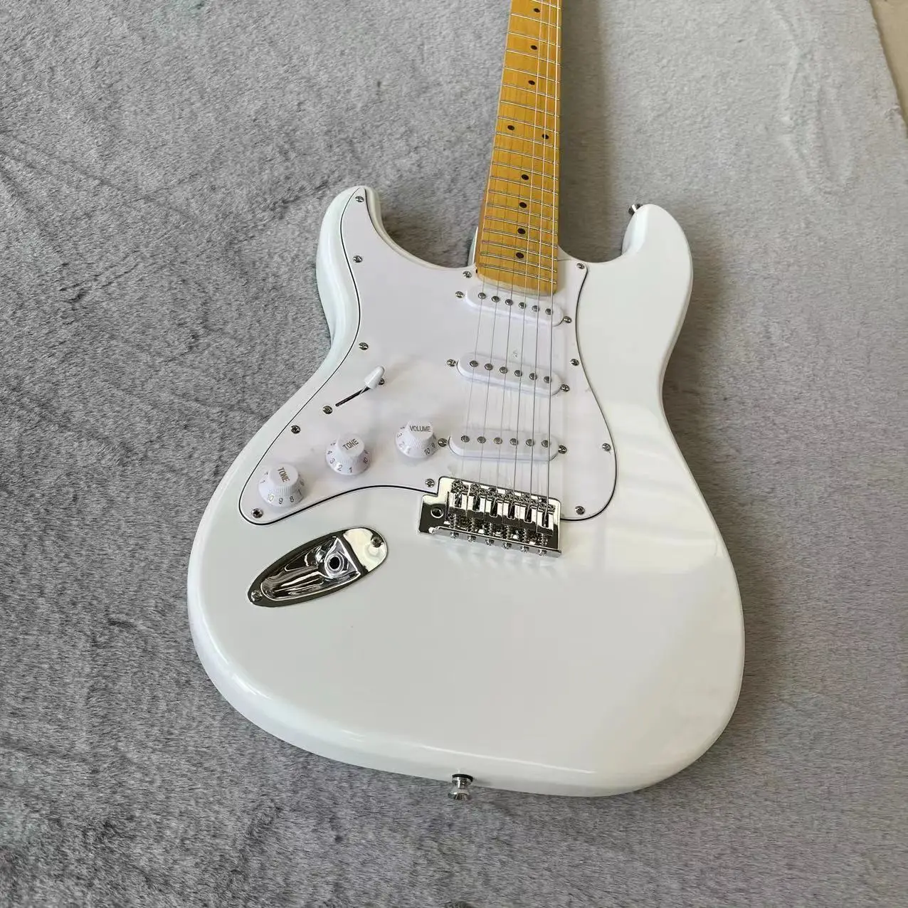 ST Left Hand Electric Guitar 6-String Split Electric Guitar, White Body, Bright Color, Maple Fingerboard, Maple Track, White Gua