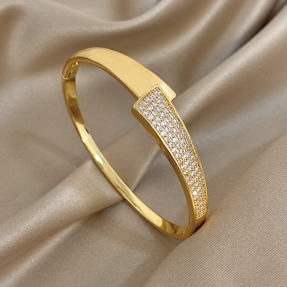 

DODOHAO Exquisite Sparkling Zircon Gold Plated Bracelet Women Minimalist Smooth Irregular Open Spring Buckle Bangle Jewelry Gift