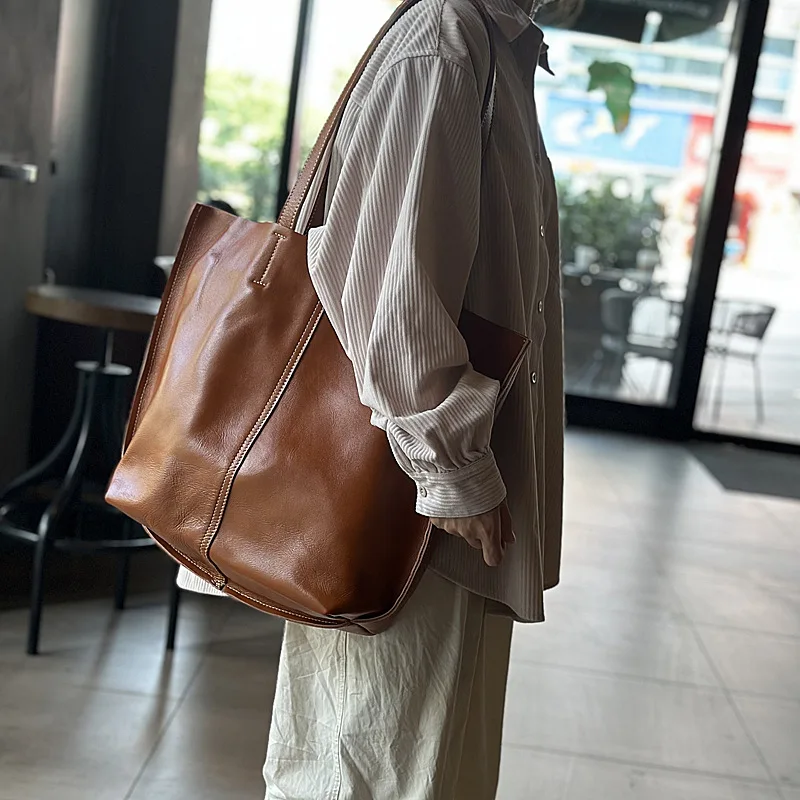 

Women's 2023 New Retro Portable Shoulder Large First Layer Cowhide Simple Large Capacity Tote Bag Genuine Leather