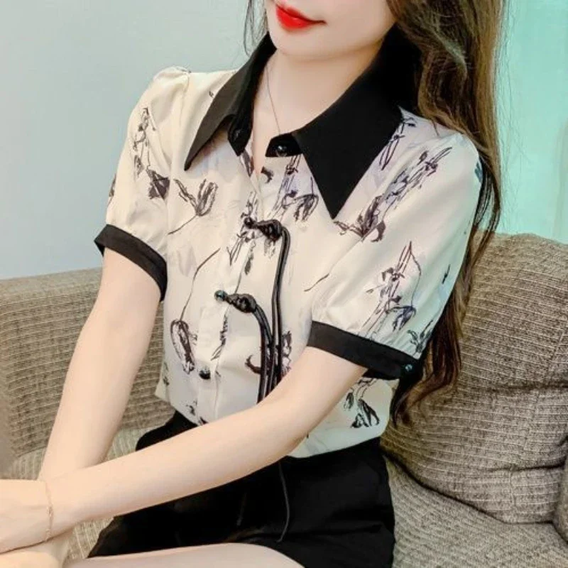 

2024 Summer New Stand Up Collar New Chinese Style Short Sleeved Women's Unique and Beautiful Small Shirt Contrast Polo Collar Ch