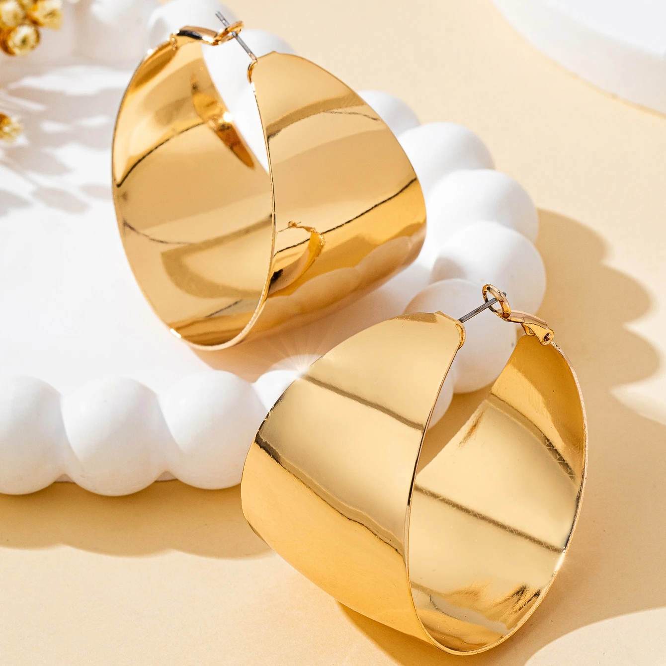 Women's Smooth Geometric C-Shaped Large Circle Hoop Earrings