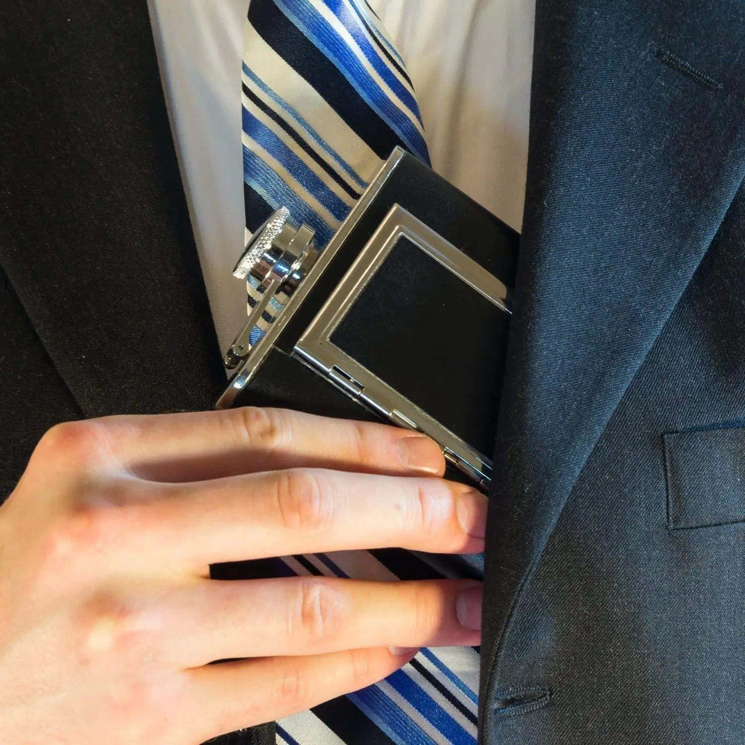 6 أوقية النبيذ قارورة الورك جيب ويسكي زجاجة الكحول مع علبة السجائر وعاء النبيذ الفولاذ المقاوم للصدأ مع قمع هدية للرجال