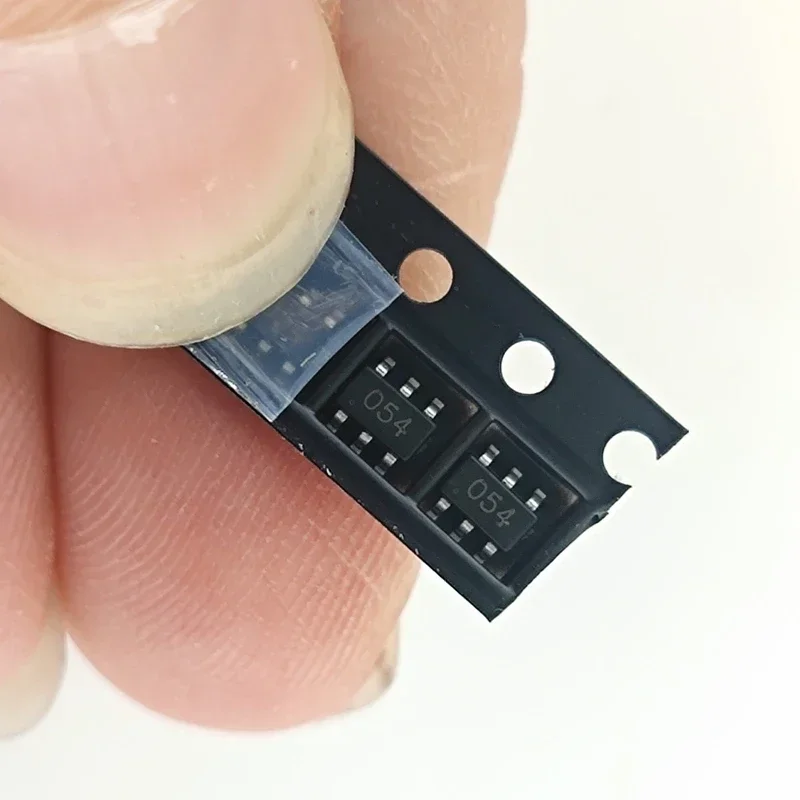 500PCS/LOT SILKSCREEN 054 SMD Small Hexapod SOT-23-6  PJSRV05-4 NEW