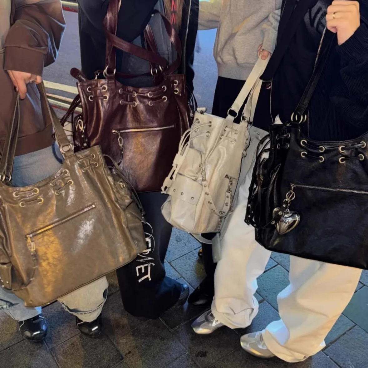 

Дизайнерская мотоциклетная сумка с заклепками Dei NetPU Leather Y2k Cool Большая вместительная сумка на плечо Женская сумка Кошельки Женские ручные сумки