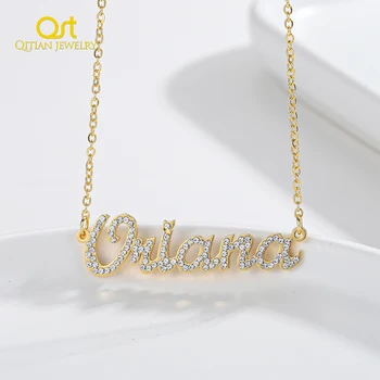 Qitian personnalisé cristal nom collier personnalisé BlingBling pierre nom colliers en acier inoxydable bijoux pour femmes meilleurs cadeaux