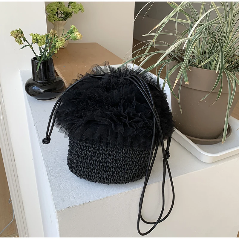 Damen-Straw-Bucket-Bag mit Mesh-Spitzenbesatz, handgefertigte Häkel-Schultertasche im Boho-Stil für den Sommer und Alltag – Detail 10