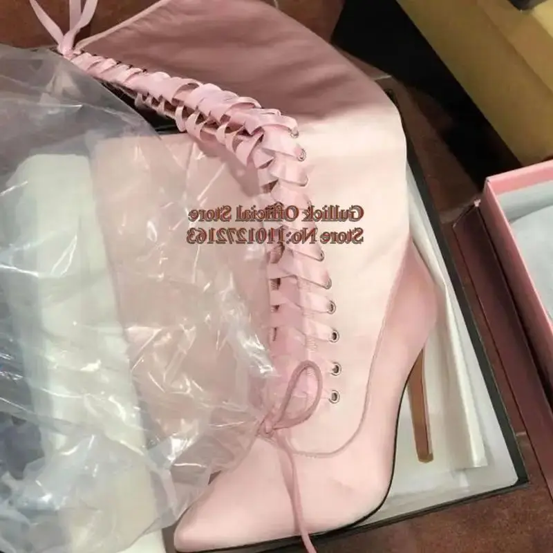 

Светло-розовые сапоги до колена со шнуровкой и атласной лентой, облегающие сапоги до бедра с острым носком и узлом-бабочкой