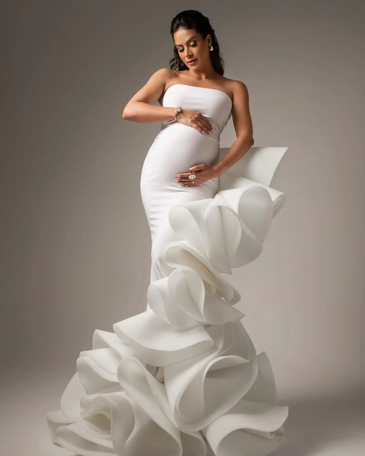 Niesamowite Falbanki Sukienka Ciążowa Syrenka Ses Zdjęciowa Sukienka Babyshower Elastyczny Jedwab Duże Falbanki Kwiatowe Sukienki Ciążowe Ciąża