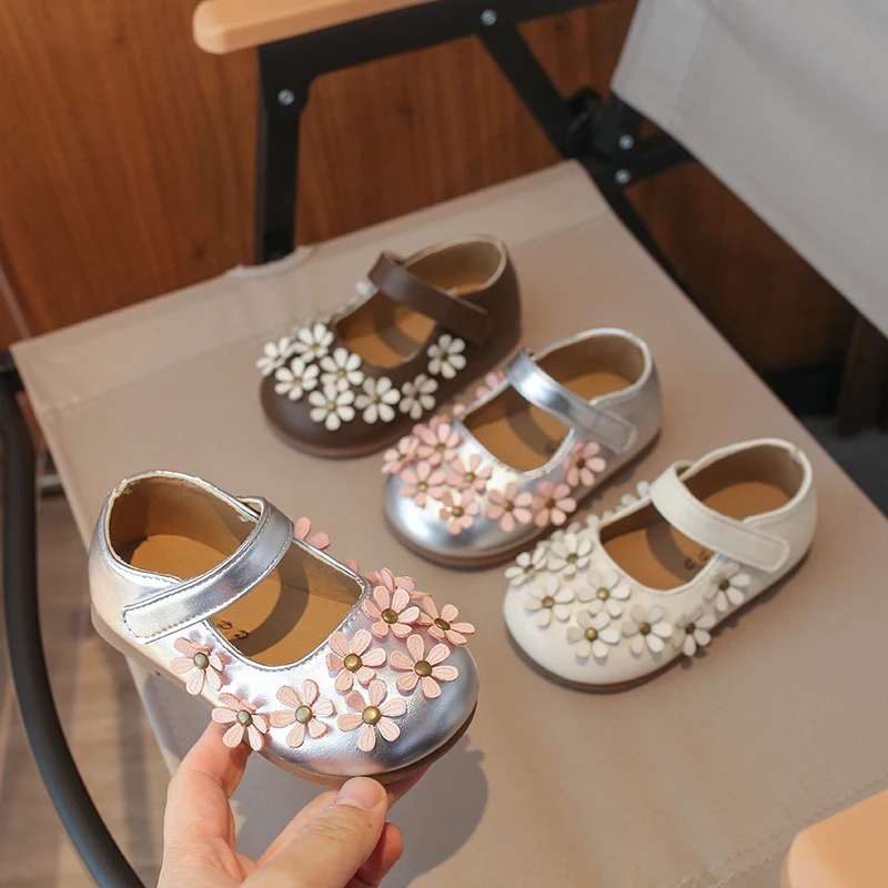 

Toddler Girls Princess Style Floral Strappy Leather Shoes 2026 New Spring Kid Dress Shoes Soft Sole Simple Party Mary Jane Flats
