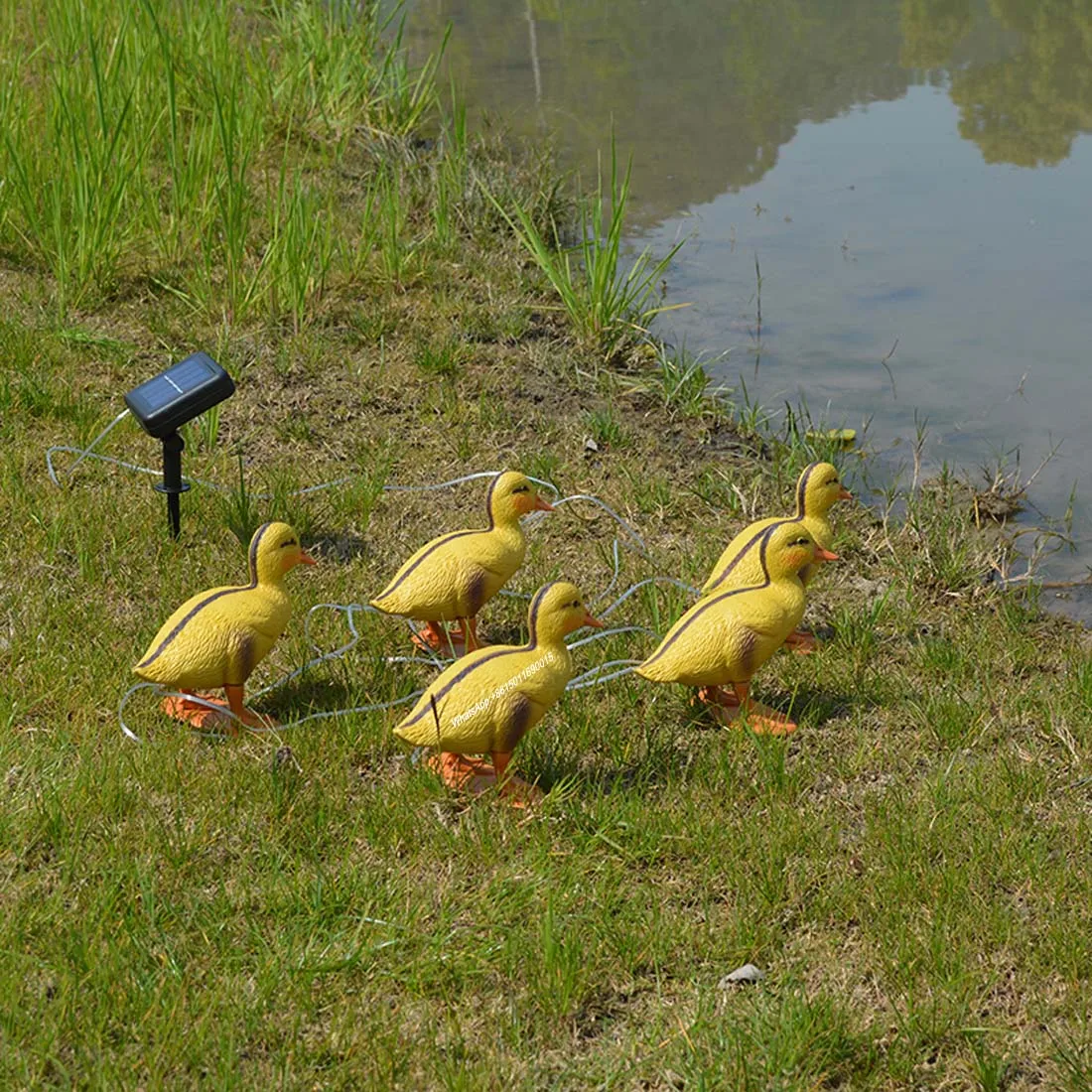 One to five solar small yellow duck lamp outdoor courtyard pool LED simulation animal decoration duck shape lamp