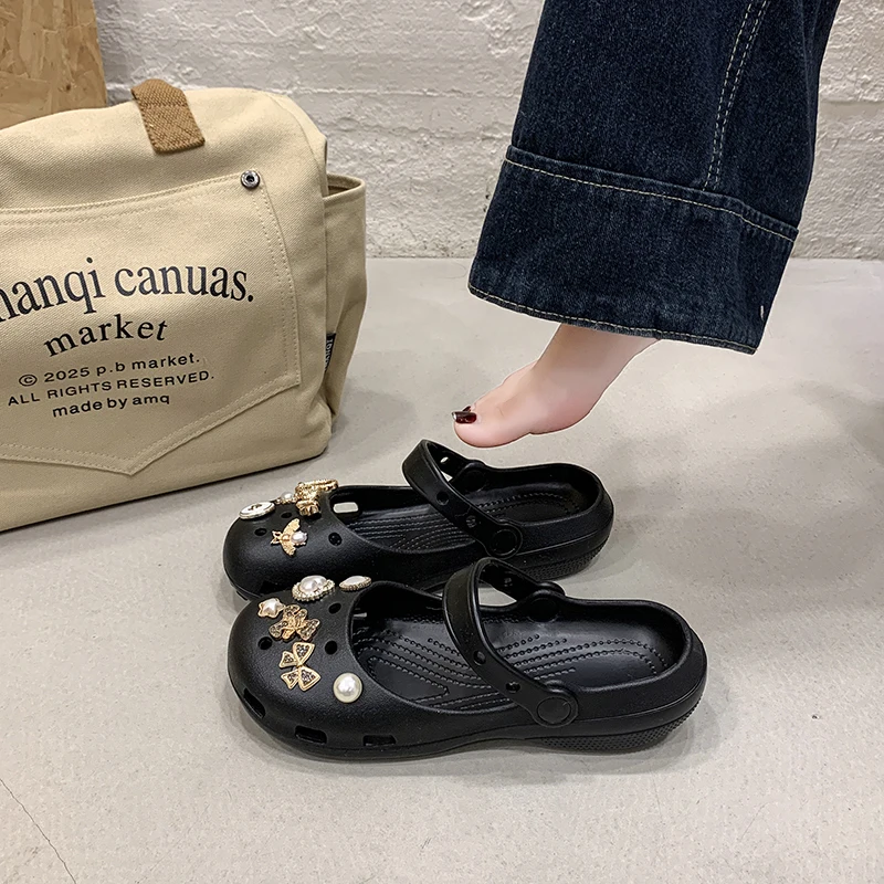 A Pair of Summer Wear-Resistant, Fashionable, Non-Slip Clogs for Women, New Sports Beach Shoes for Outdoor Wear, Thick-Soled, Comfortable, Simple Women's Shoes