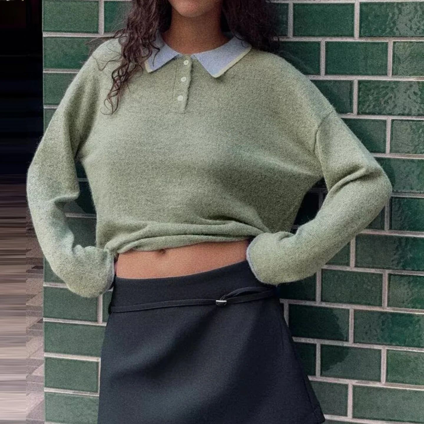 เสื้อถักลำลองผู้หญิง ดีไซน์เรียบง่าย ตัดต่อผ้า แขนยาว คอปกพับ แบรนด์ Z รุ่นใหม่ล่าสุดสำหรับฤดูใบไม้ร่วง ความยาวปกติ