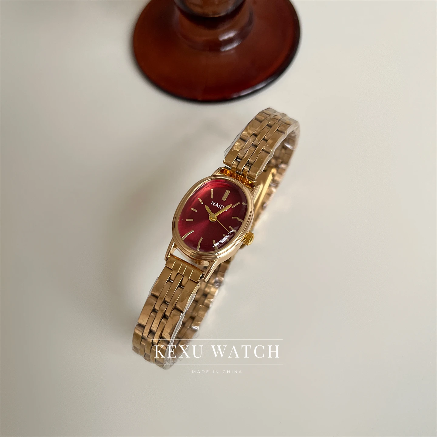 ساعة NAIDU للنساء، ساعات نسائية بمينا أخضر/أحمر/ذهبي، ساعات وجه بيضاوية، ساعات يد ذهبية/فضية بالجملة #4