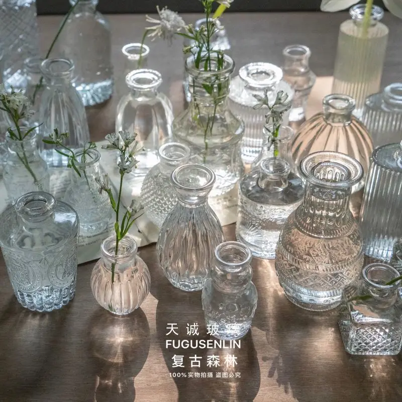 Französische Retro-Glasvase, geprägt, kleiner Durchmesser, Mini-Vase, Blumenarrangement, Vase, Wasserkultivierung, Parfümflasche