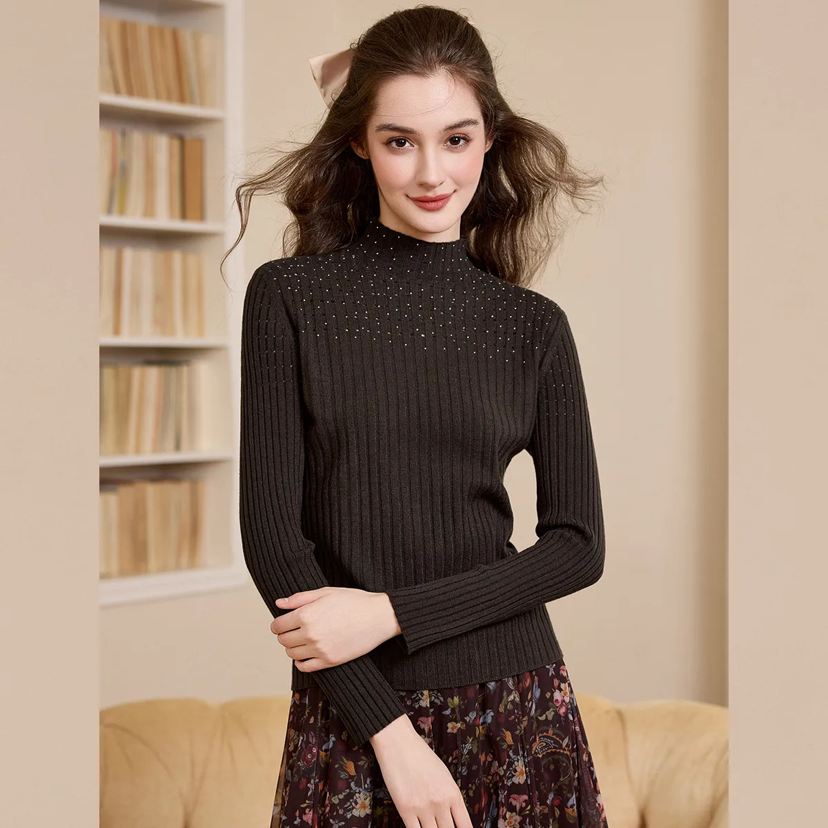 LOUIS-YAO シマーアクセント モックネック レディースセーター 2025 冬 プルオーバー ソフトシック スリムフィット 長袖 ニットセーター