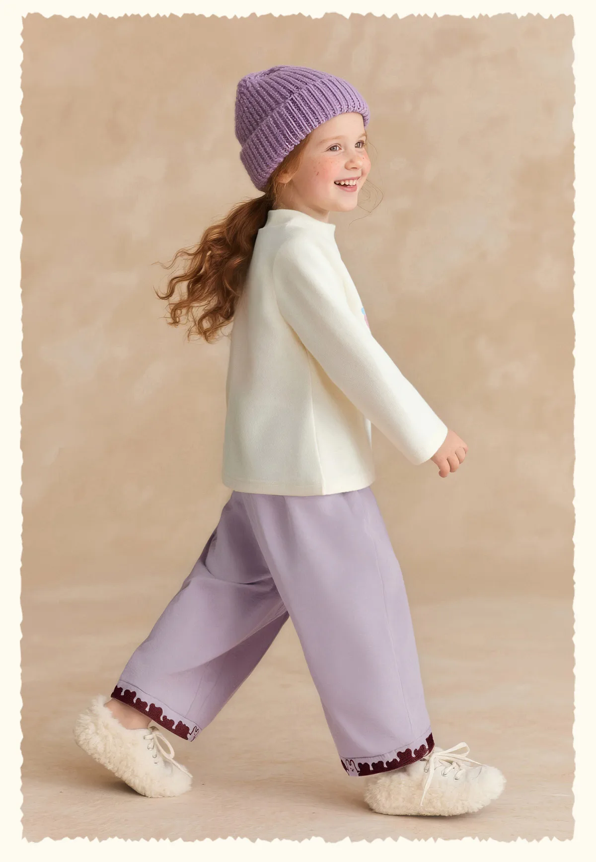 Amila Kids Winter 2026 Mädchenmode Rundhals-Unterhemd Rosa Beige Schwarz Rosenrot Einfaches und Verspieltes Muster – Detail 12