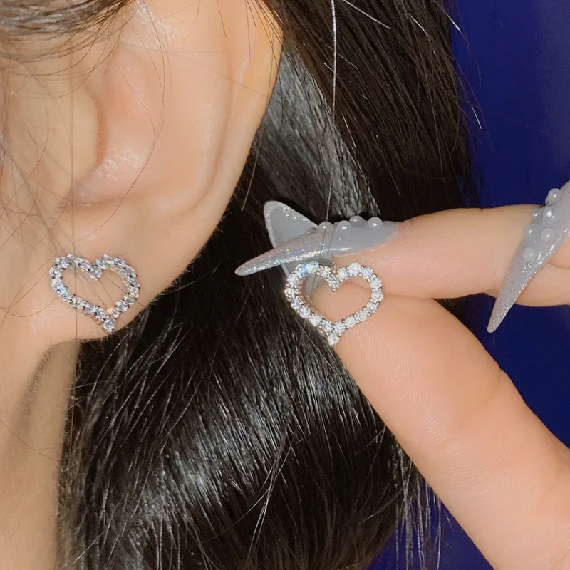 

MDL Moissanite Style Original Stunning Love Heart Small Diamond Earrings Plated With 18K Temperament Girl Hundred Match Simple
