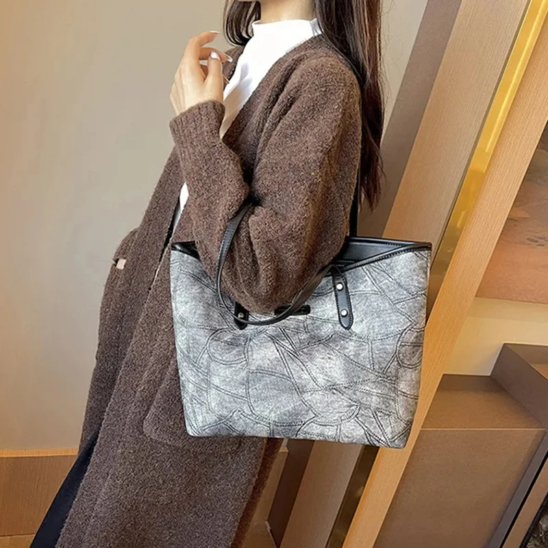 Vintage Underarm Tote Bag  New Large Capacity Single Shoulder Bag Women's Niche Commuter Handbag For Autumn And Winter