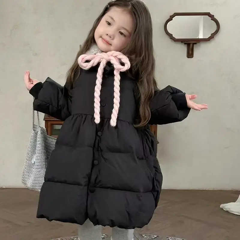 سترة قطنية للفتيات الصغيرات على الطراز الأجنبي سترة شتوية صغيرة للأطفال في سترة شتوية طويلة سترة قطنية للأطفال