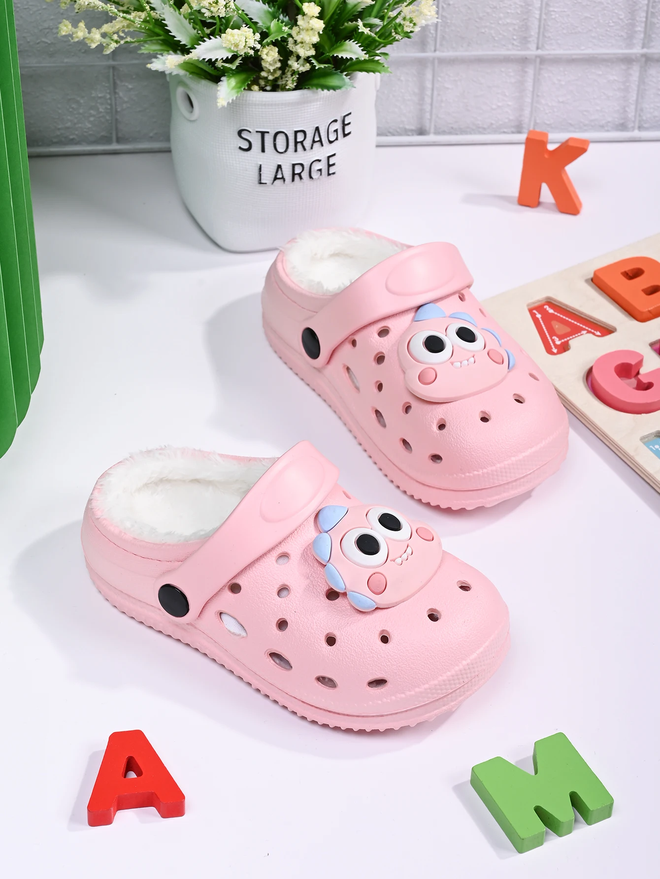 

Cute Big-Eye Dinosaur Children's Winter Slippers, Thickened Plush Cotton Slippers, Warm Indoor Hole Shoes, Home Cotton Shoes