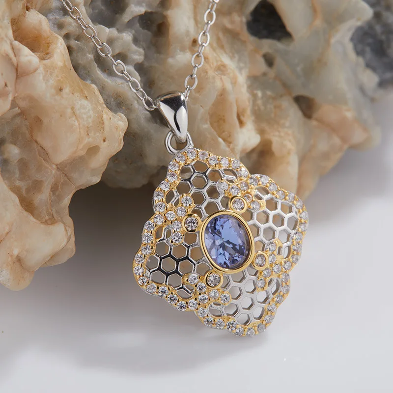 

Natural Tanzanite Hollow Pendants925Sterling Silver Necklace for Women Vintage Versatile Collarbone Chain European and American
