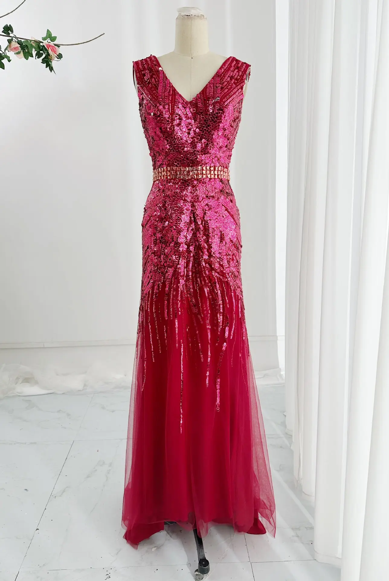 Rose Red Sexy V -Shaped Collarless Sleeve Light Flashing Mesh A Showed A Stature Banquet Performance Evening Dress M2146