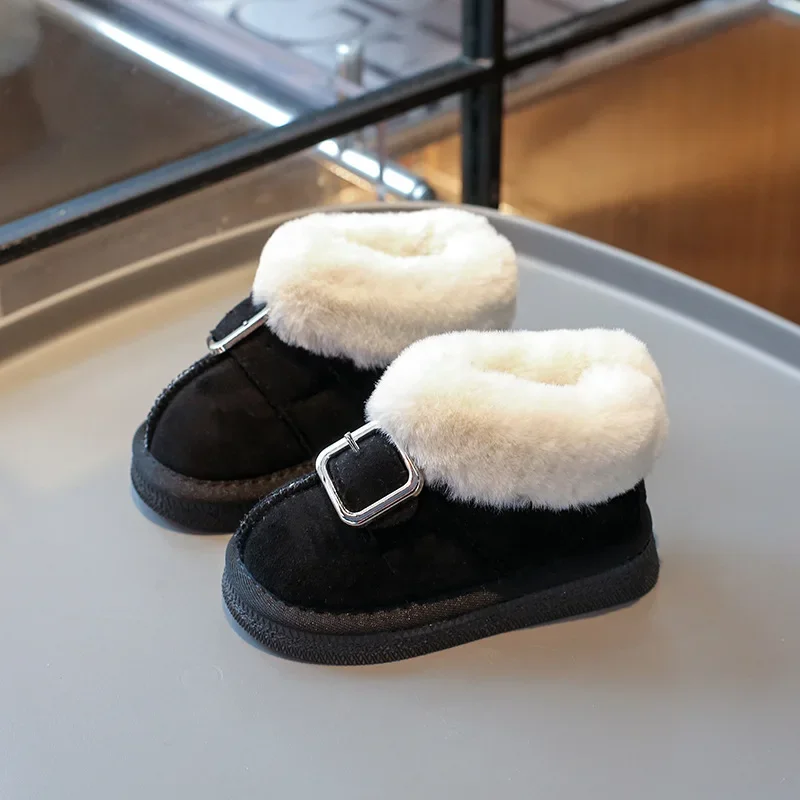 Stivali da principessa per bambini Stivaletti da ragazza antiscivolo con pelliccia 2024 Stivali da neve per bambini di nuova moda invernale Decorazione in metallo slip-on