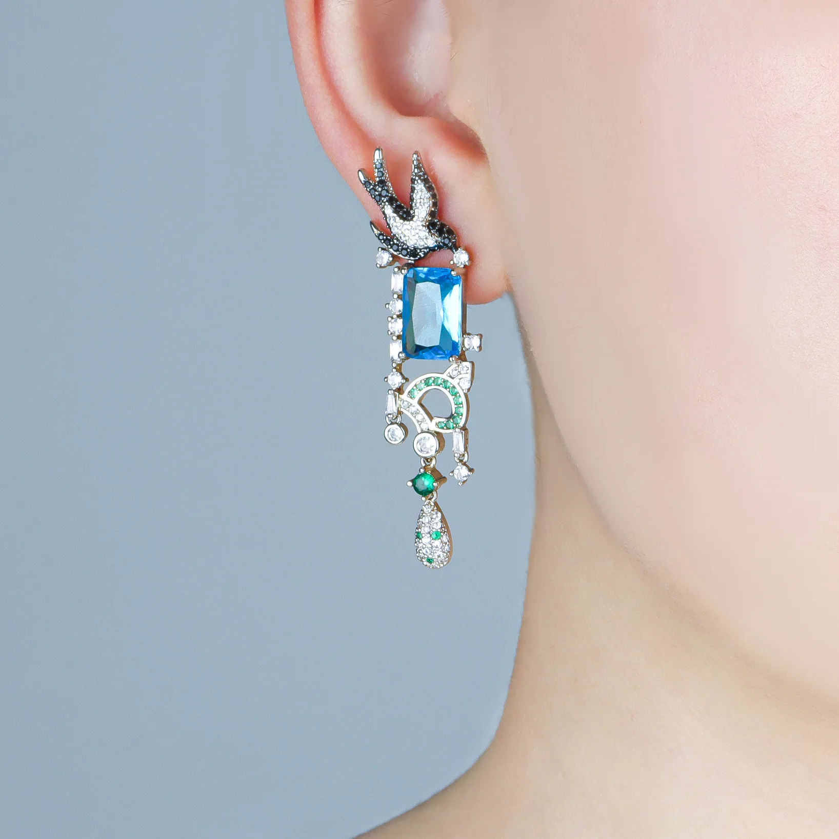 Vintage French Swallow Earrings Full Zircon Inlaid Personalized Bird Design Elegant Temperament  Women's Fashion Ear Accessories