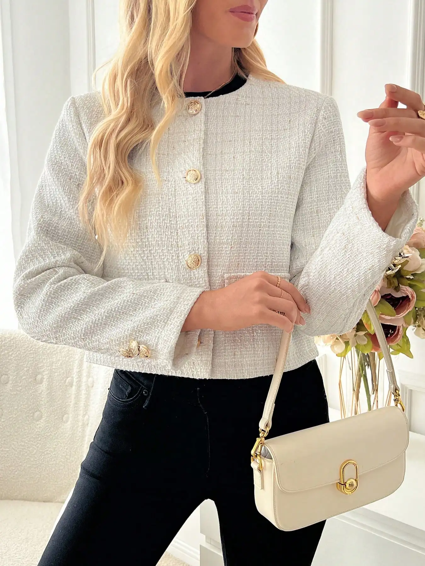 

Элегантный женский твидовый жакет с круглым вырезом и золотыми пуговицами, длинный рукав