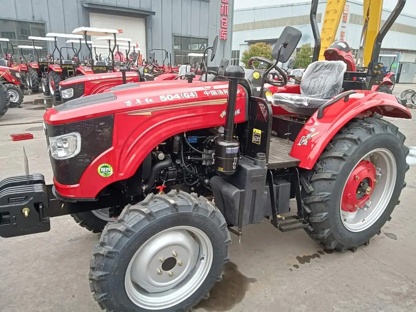 Pabrik dengan lampiran 50Hp 4X4 traktor pertanian kecil untuk pertanian