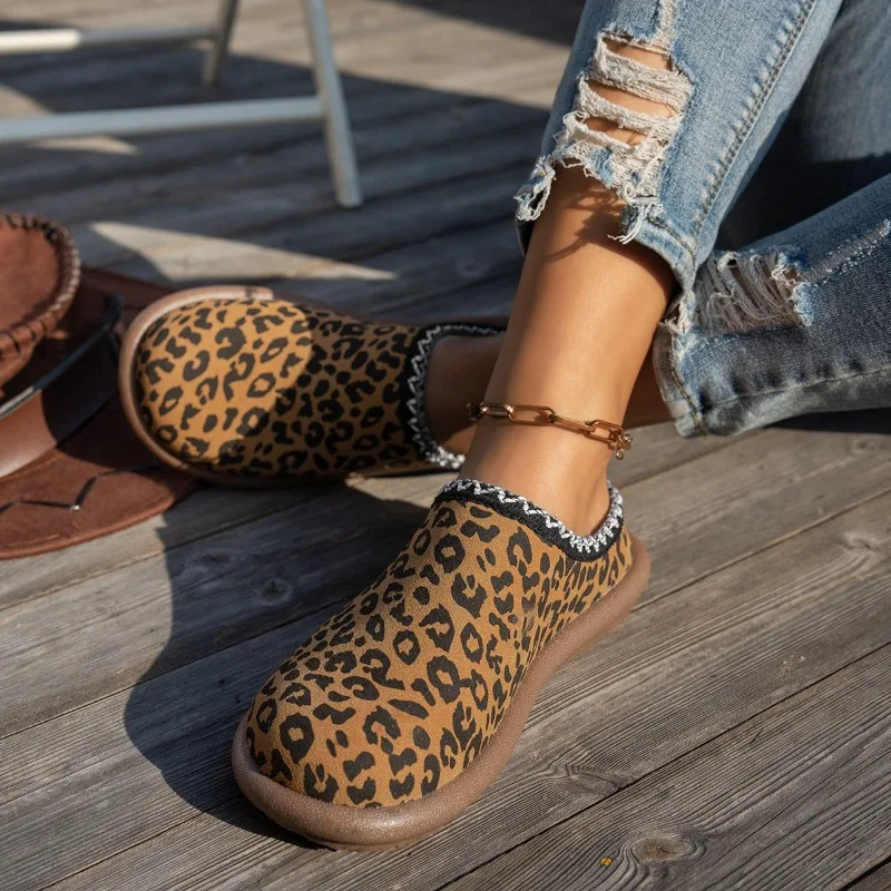 

2026 Women's Embroidered Slippers Ethnic Style Flat Sole Open-Back Mules Wide Width Fleece Lined Winter House Shoes Comfortable