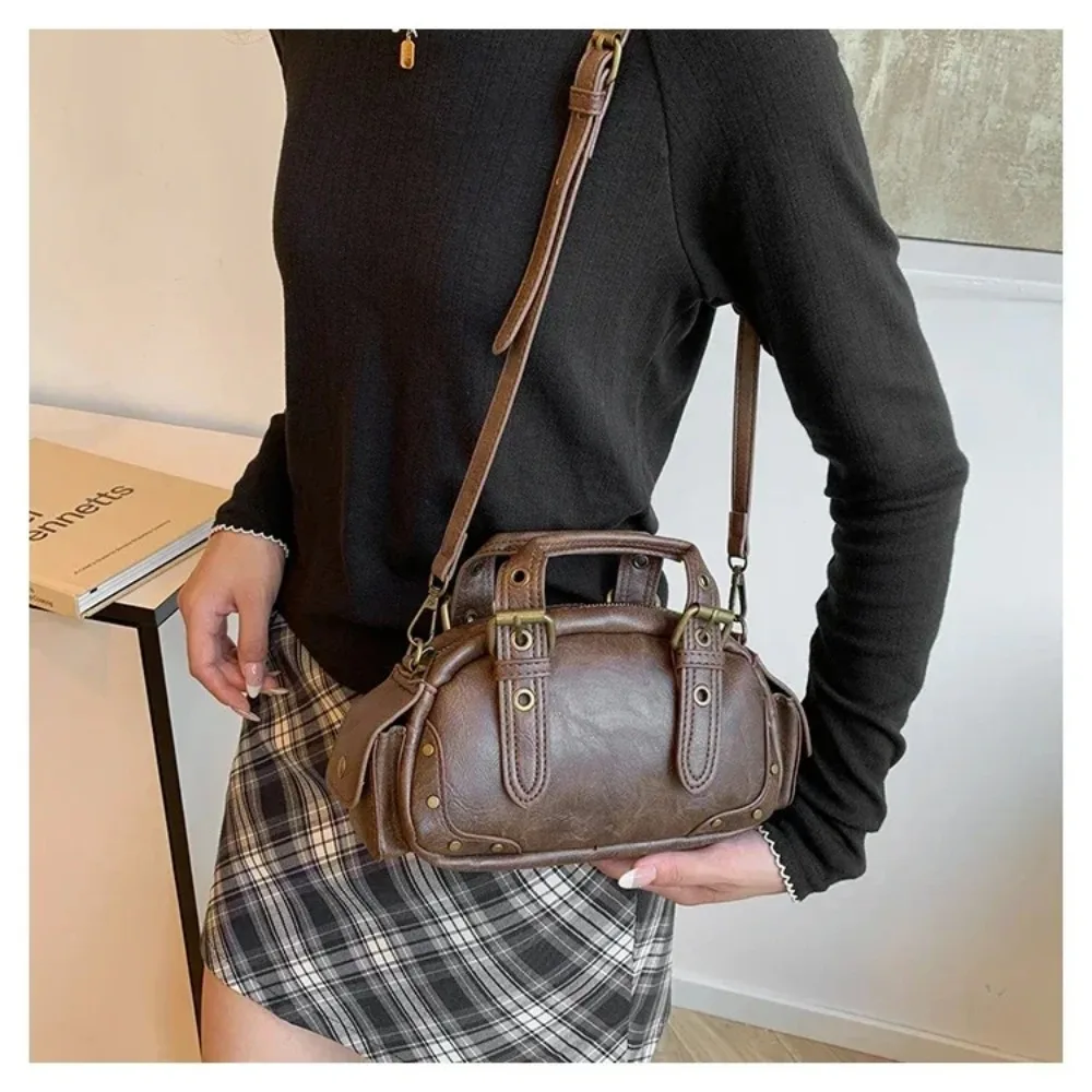 

Vintage Leather Shoulder Bag Large Capacity Coffee Crossbody Bag Rivet Women Handbag