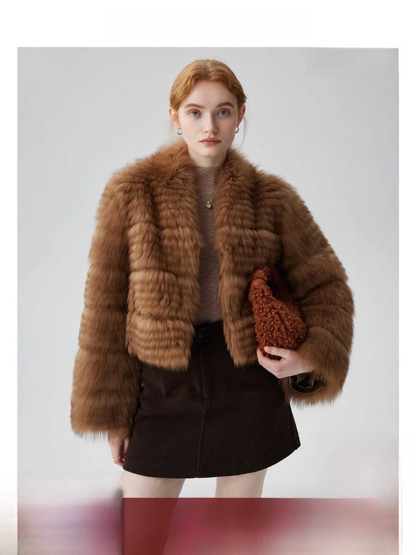 

Женское меховое пальто с V-образным вырезом, коричневое, янтарное, корейская версия, прямой крой, длинный рукав, новинка зимы 2025