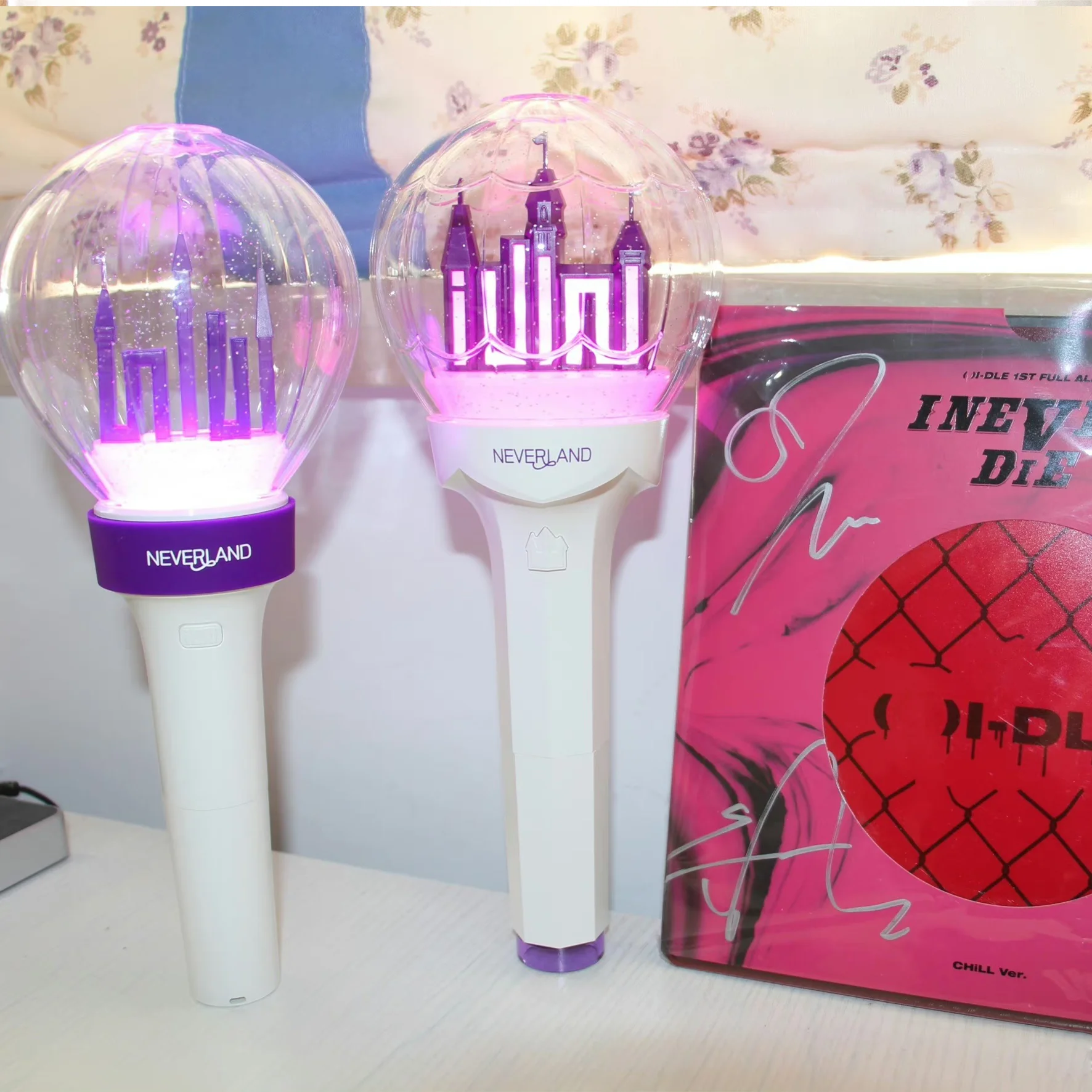 

KPOP (G)I-DLE Concert 1.0 2.0 Lightstick Castle Hand Lamp Fans Meeting Support Light Stick MiYoen SoYeon Fans Meeting Gift
