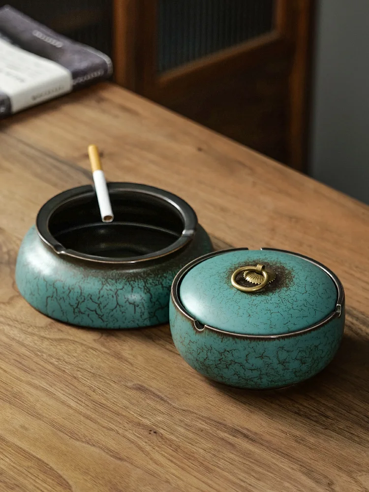 European Style Green Ashtray with Lid Vintage Ceramic Gift Living Room Office Hotel Table Top Decoration Ashtray Home Decoration