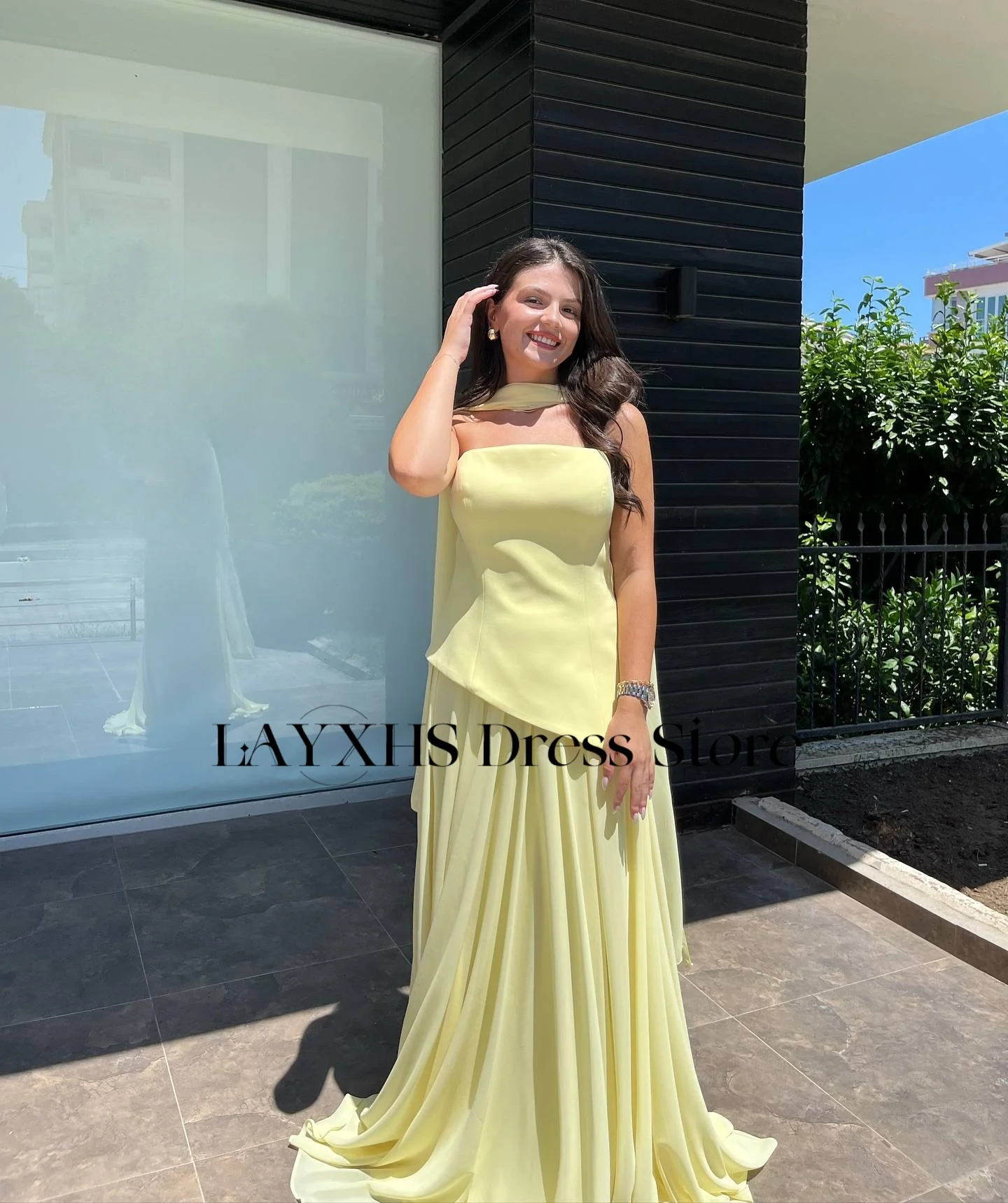 LAYXHS Abiti da sera eleganti senza spalline gialli A-Line Pieghe con spacco laterale Abiti da ballo lunghi fino al pavimento Abiti quinceañera personalizzati