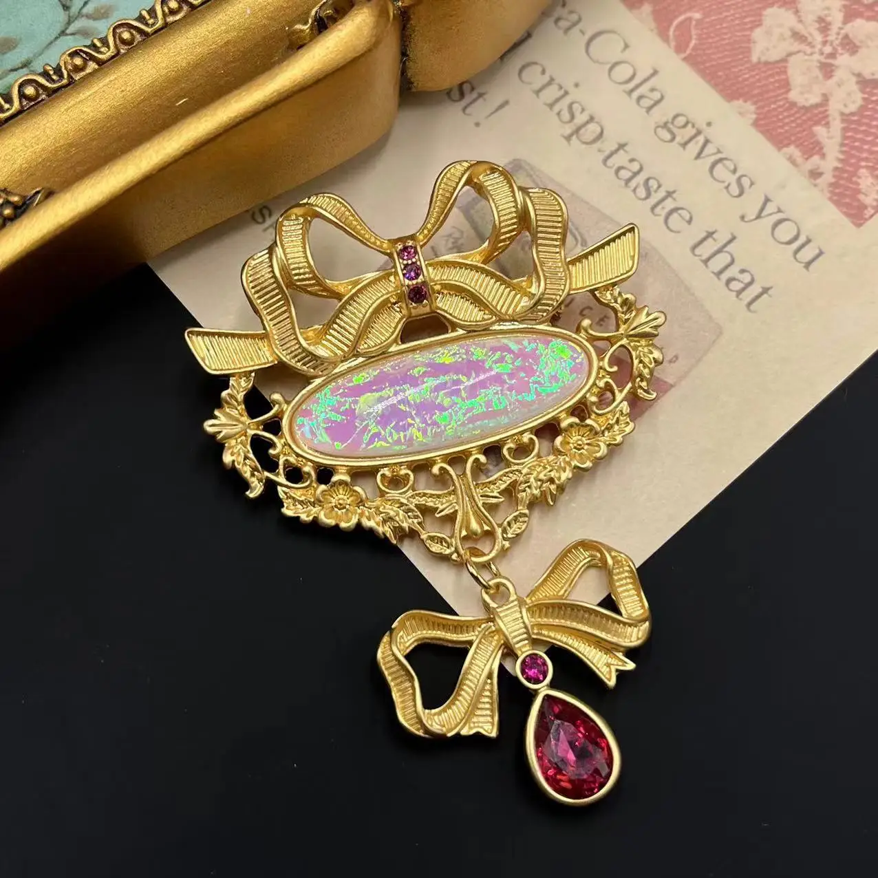 Classic Vintage Dazzle Shell Rhinestone Pearl Pendant Brooches Badges For Women Men Baroque Palace Style Bow Pins Accessories