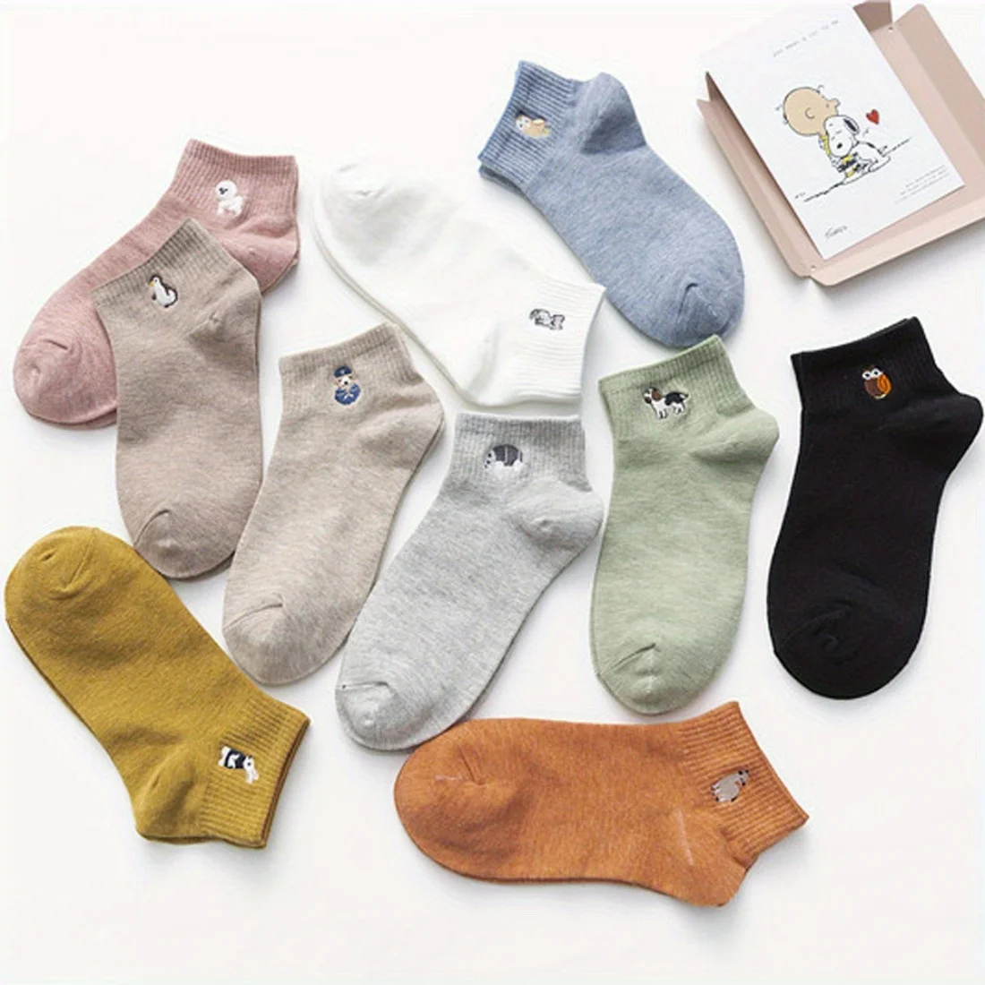10 Pairs of Random Color Women's Cartoon Animal Embroidered Socks - Breathable and Moisture-Absorbent, Soft Elastic Rib Cuff
