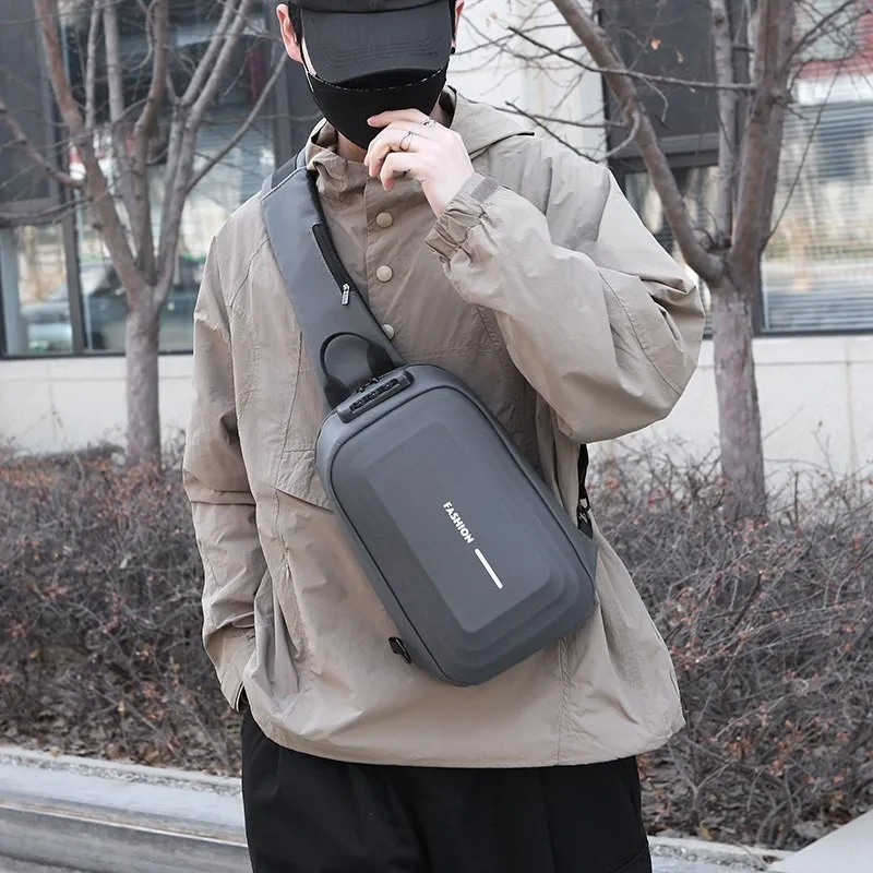 zaino-casual-da-uomo-in-hardshell-con-serratura-a-combinazione-borsa-a-tracolla-singola-borsa-per-moto-borsa-estiva-alla-moda
