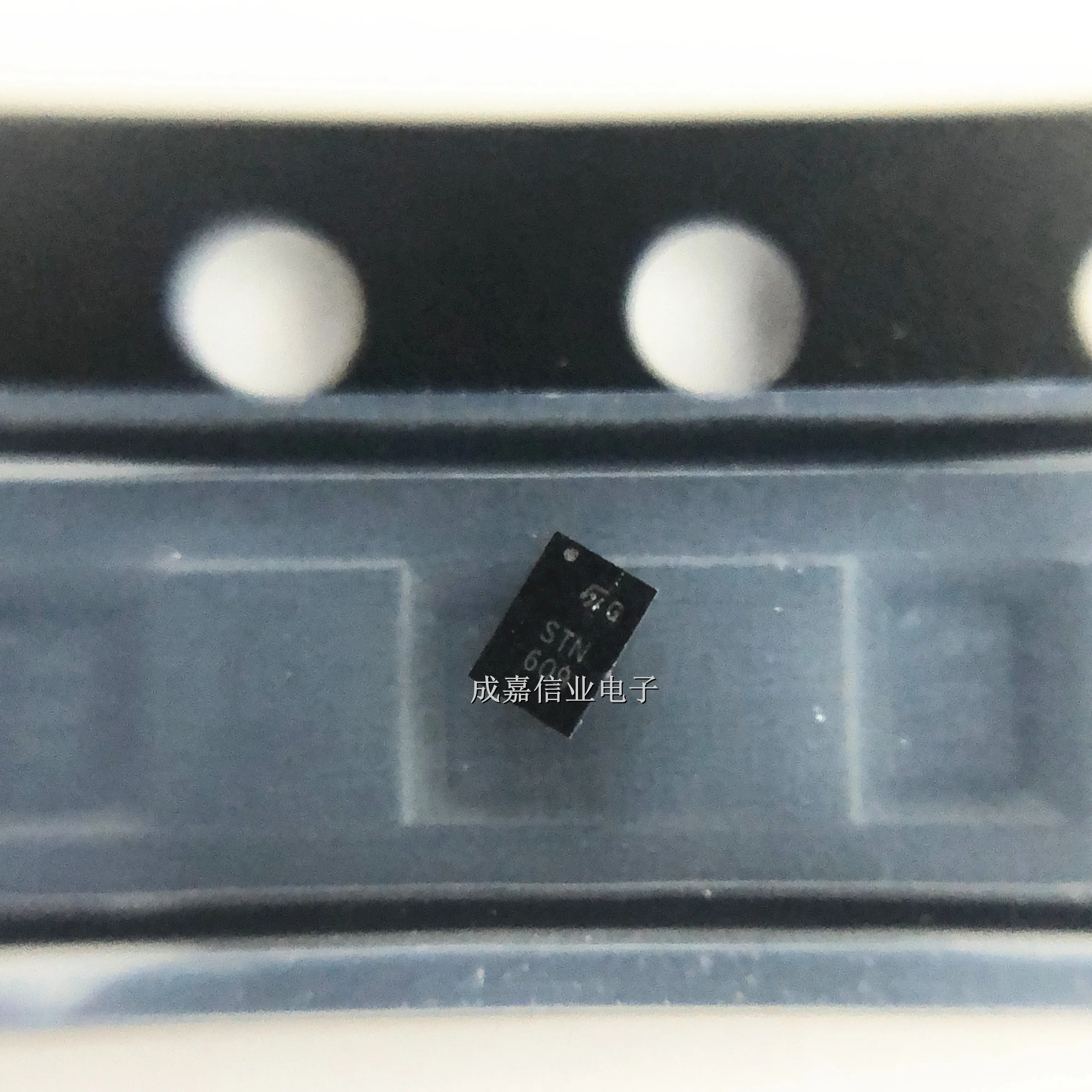 

100 шт./лот BALF-NRF01D3 FlipChip-5 MARKING;STN, преобразователь сигналов, 2,45 ГГц, 50 Ом, рабочая температура -40°C - +85°C