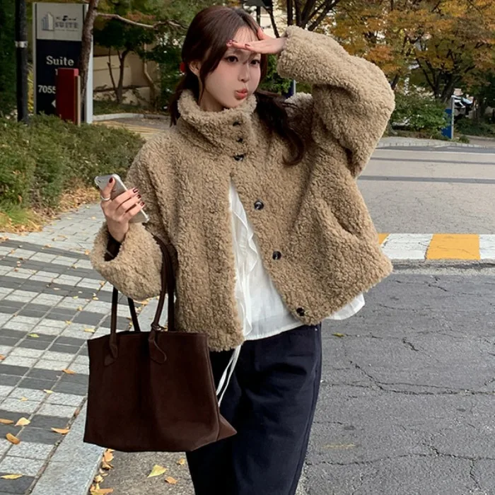 เสื้อโค้ทขนแกะสไตล์เกาหลีสำหรับผู้หญิง ทรงหลวม คอตั้ง รุ่นใหม่ล่าสุดสำหรับฤดูหนาว กระดุมเดี่ยว ใช้งานได้หลากหลาย