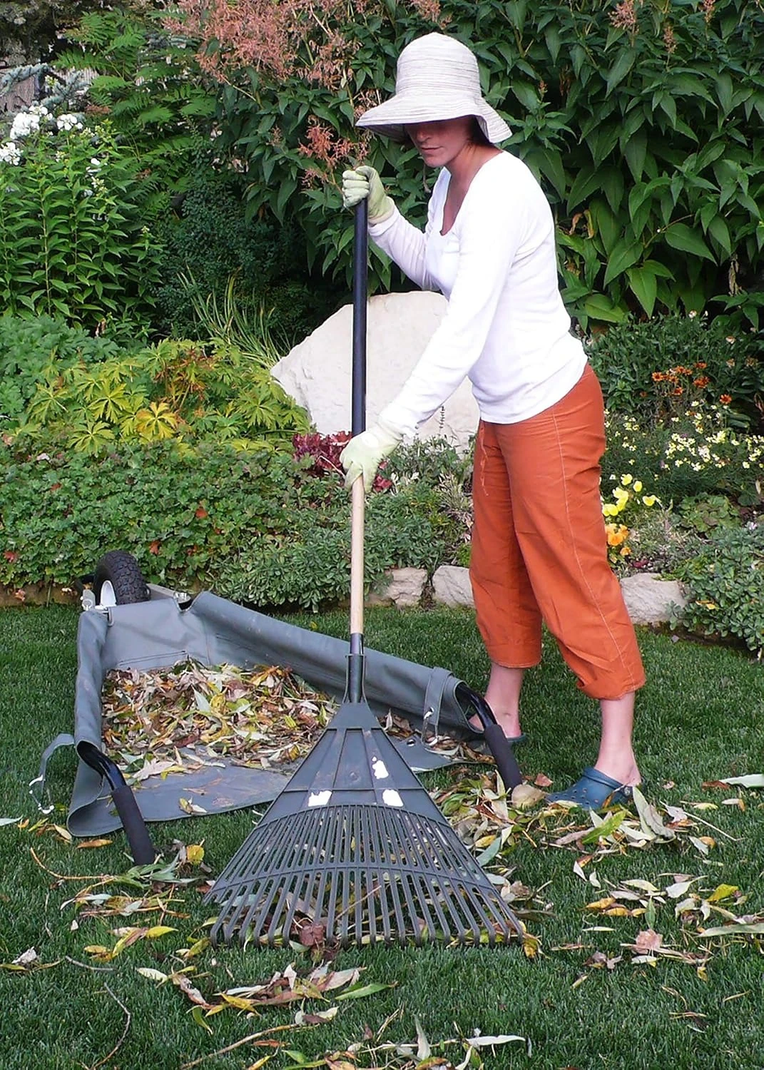 

Foldable Garden Cart (Wheelbarrow) with Easy Grip Handles