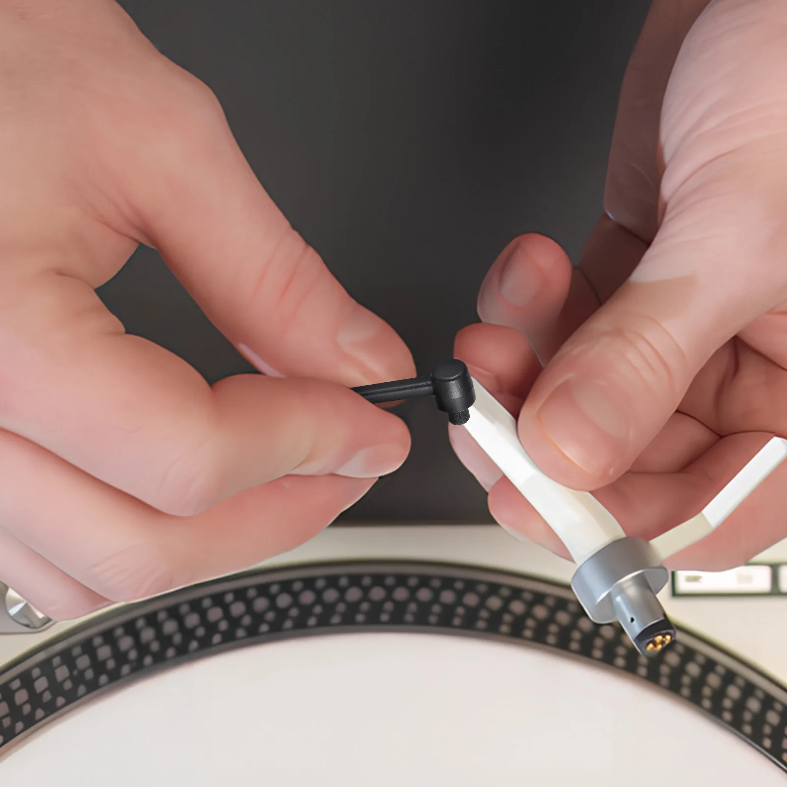 

2Pcs Stylus Cleaner Record Needle Brush Vinyl Record Cleaner Compact Portable Turntable Stylus Cleaning Brush for Records