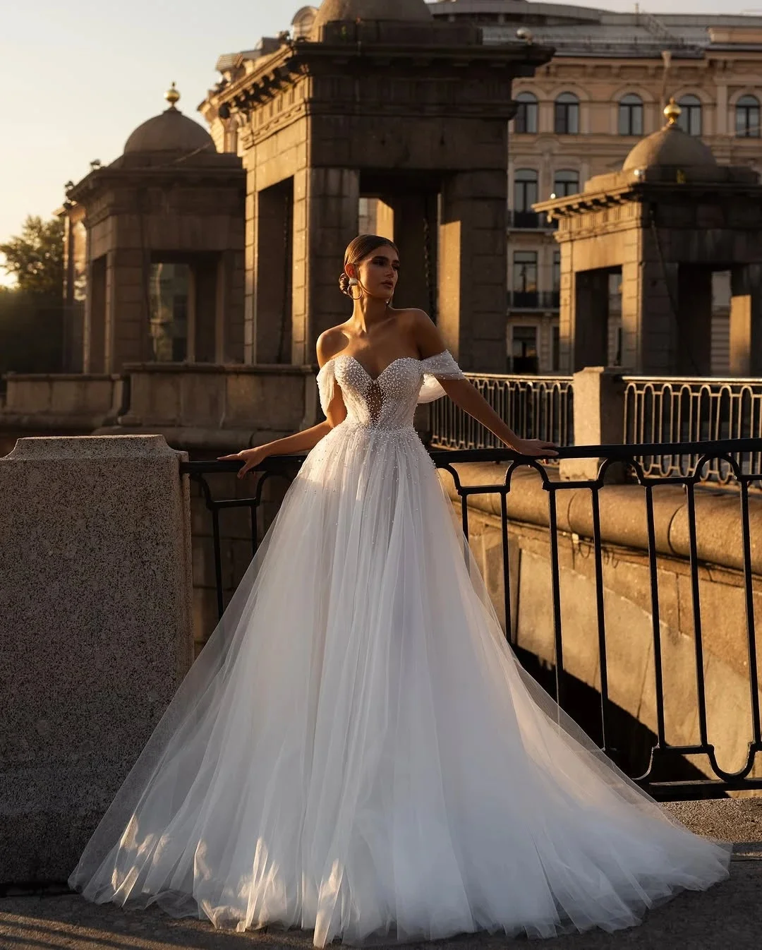 

Elegant A Line Bridal Dress V Neck Tulle Short Sleeve Pearl Tulle Wedding Dress