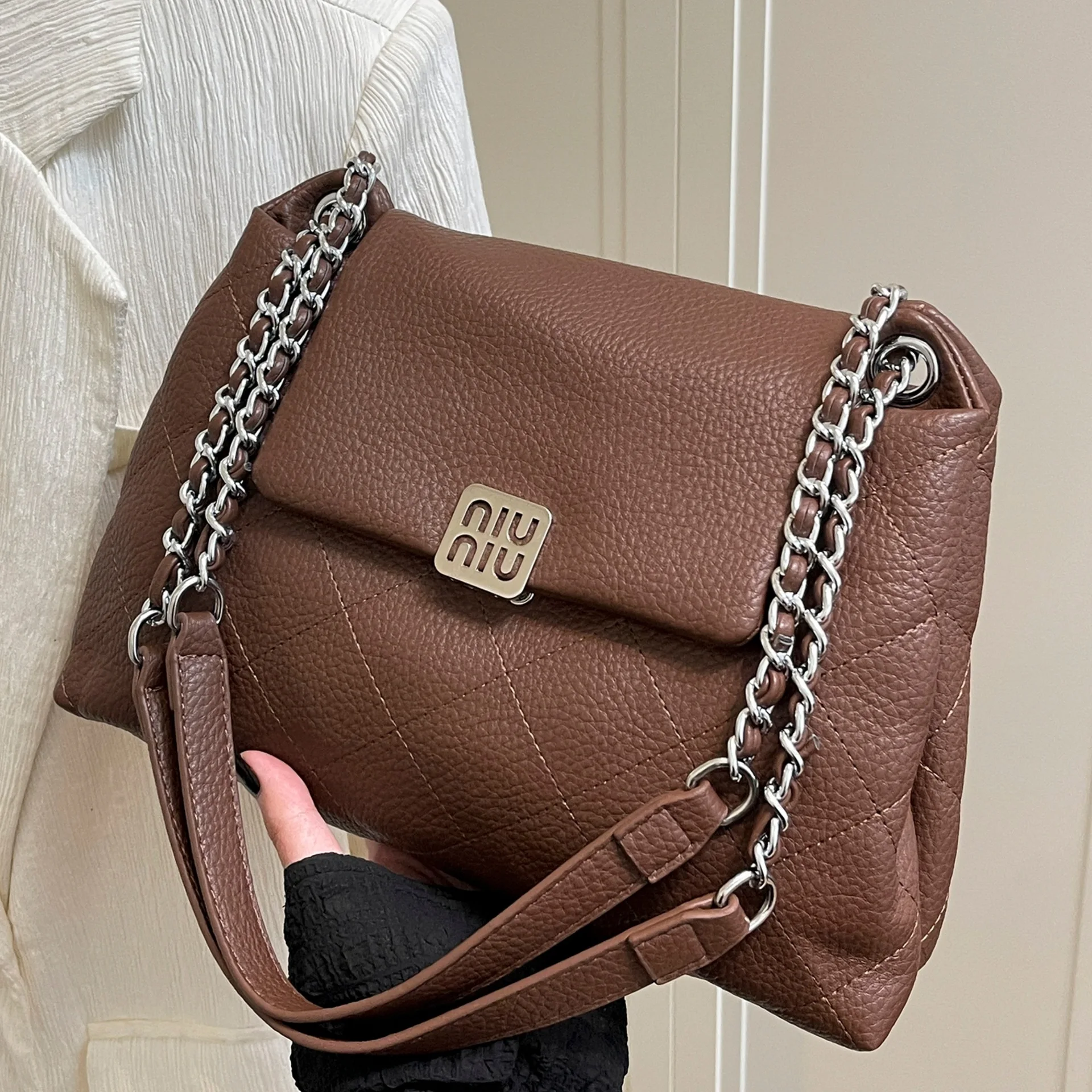 

2025 Vintage Quilted Tote Bag, Luxe Crossbody Purse for Women, Casual Day-to-Night Bag, Minimalist Sling Bag, Textured Shoulder